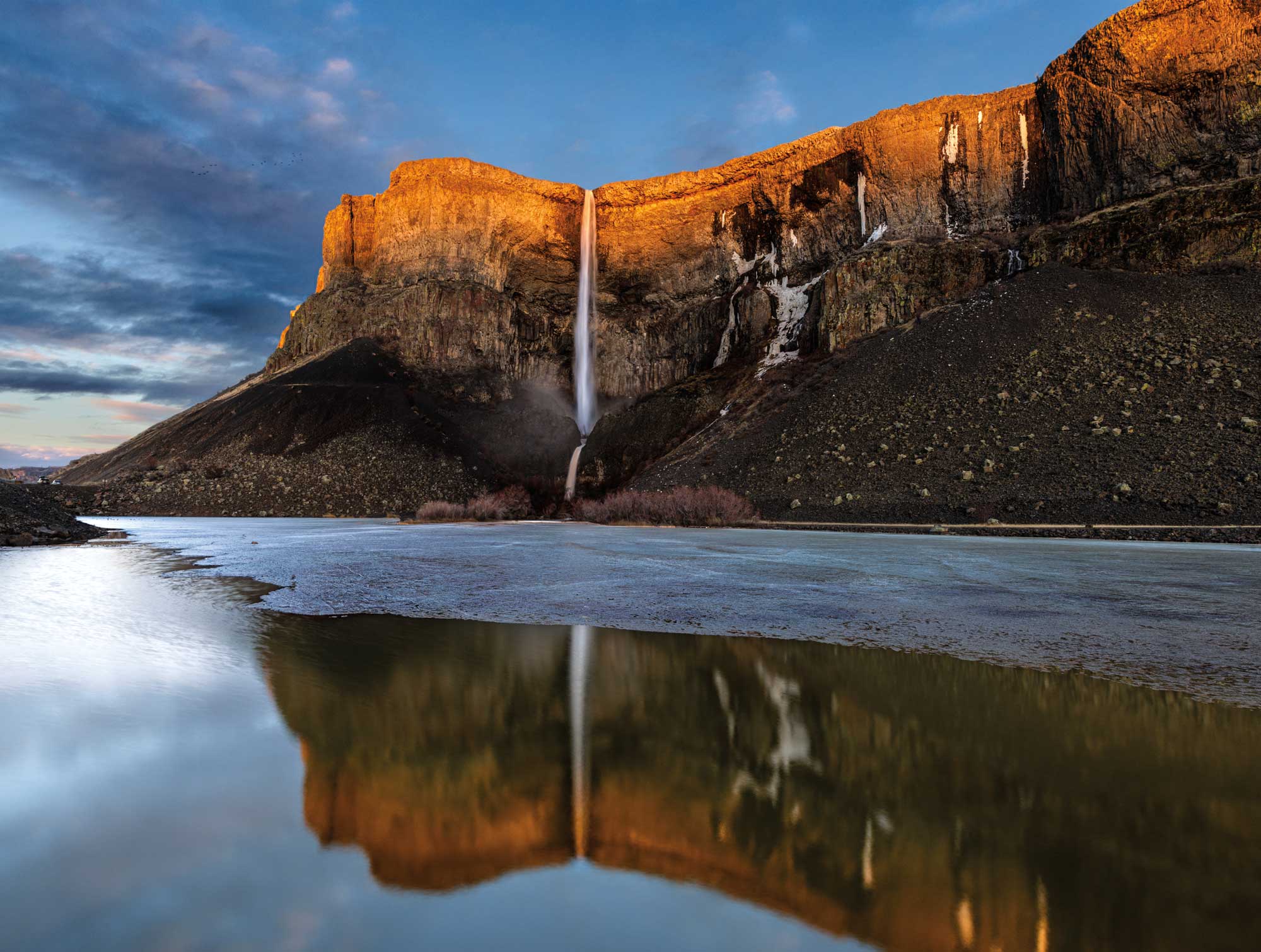 Springtime falls at Banks Lake
